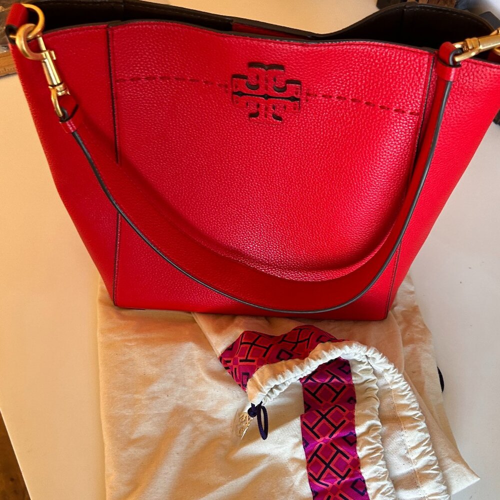 Tory Burch McGraw Leather Bucket Bag In Brilliant Red